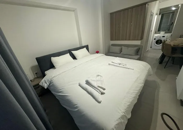 Cozy Central Studio Near Athens Concert Hall