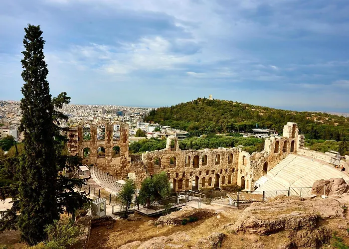 Cozy Central Studio Near Athens Concert Hall